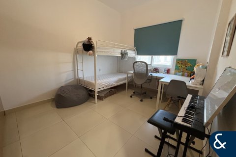 Снять в аренду виллу в Dubai Land, Дубай: 3 спальни, 275м², № 98882 - фото 13