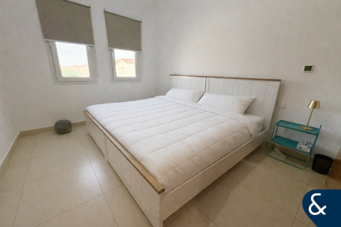 Снять в аренду виллу в Dubai Land, Дубай: 3 спальни, 275м², № 98882 - фото 14