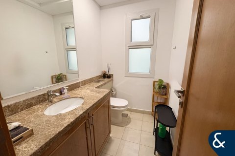 Снять в аренду виллу в Dubai Land, Дубай: 3 спальни, 275м², № 98882 - фото 15