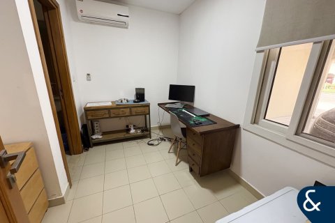 Снять в аренду виллу в Dubai Land, Дубай: 3 спальни, 275м², № 98882 - фото 19