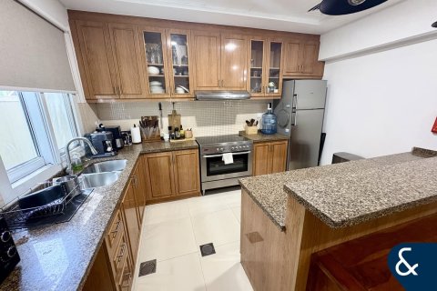 Снять в аренду виллу в Dubai Land, Дубай: 3 спальни, 275м², № 98882 - фото 4