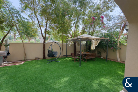 Снять в аренду виллу в Dubai Land, Дубай: 3 спальни, 275м², № 98882 - фото 2