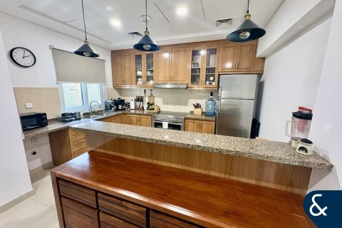 Снять в аренду виллу в Dubai Land, Дубай: 3 спальни, 275м², № 98882 - фото 5