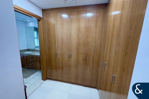 Снять в аренду виллу в Dubai Land, Дубай: 3 спальни, 275м², № 98882 - фото 9