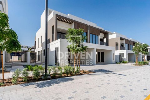 Villa in Aura, Tilal Al Ghaf, Dubai 4 bedrooms, 317 sq.m. № 19887 - photo 28
