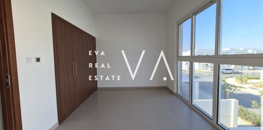 Таунхаус в Дубае, 4 спальни, 258.73м², № 52909