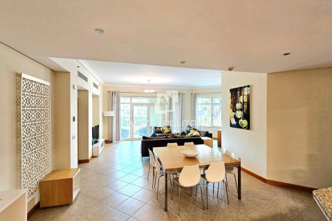 Apartment in Shoreline Apartments, Palm Jumeirah, Dubai 3 bedrooms, 238 sq.m. № 8818 - photo 2