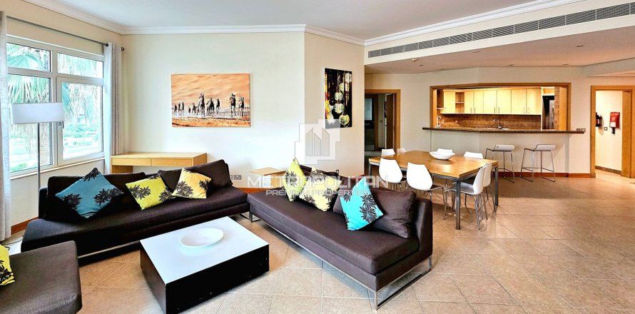 Apartment in Shoreline Apartments, Palm Jumeirah, Dubai 3 bedrooms, 238 sq.m. № 8818