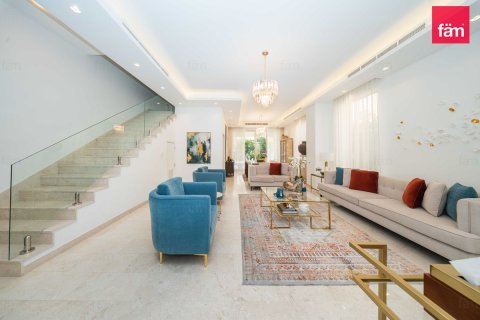 Villa in Dubai 5 bedrooms, 560.8 sq.m. № 109527 - photo 13