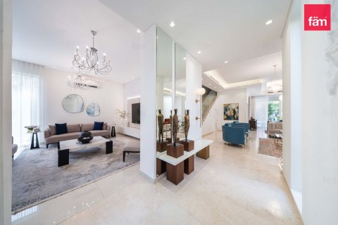 Villa in Dubai 5 bedrooms, 560.8 sq.m. № 109527 - photo 7