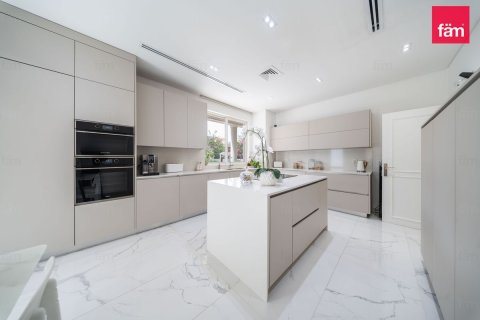 Villa in Dubai 5 bedrooms, 560.8 sq.m. № 109527 - photo 9