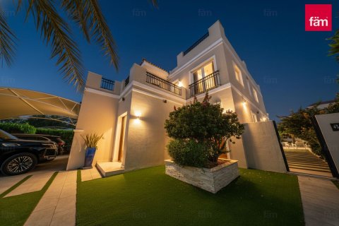 Villa in Dubai 5 bedrooms, 560.8 sq.m. № 109527 - photo 27