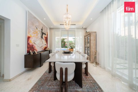 Villa in Dubai 5 bedrooms, 560.8 sq.m. № 109527 - photo 8