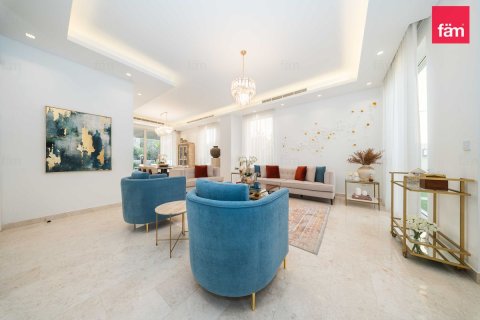 Villa in Dubai 5 bedrooms, 560.8 sq.m. № 109527 - photo 11