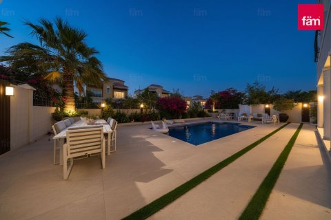 Villa in Dubai 5 bedrooms, 560.8 sq.m. № 109527 - photo 28