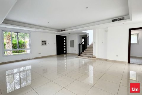 Villa in Dubai 4 bedrooms, 527.9 sq.m. № 109530