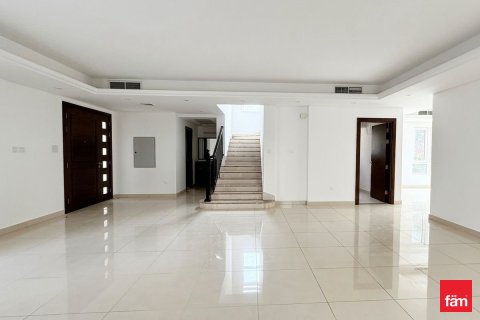 Villa in Dubai 4 bedrooms, 527.9 sq.m. № 109530 - photo 2