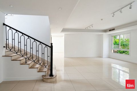 Villa in Dubai 4 bedrooms, 527.9 sq.m. № 109530 - photo 7