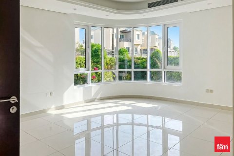 Villa in Dubai 4 bedrooms, 527.9 sq.m. № 109530 - photo 3