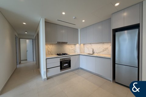 Apartment in EMAAR Beachfront, Dubai Harbour, Dubai 2 bedrooms, 111 sq.m. № 91145 - photo 5