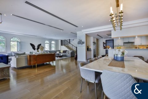 Villa in Legacy, Jumeirah Park, Dubai 4 bedrooms, 403 sq.m. № 75318 - photo 2