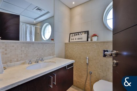 Villa in Legacy, Jumeirah Park, Dubai 4 bedrooms, 403 sq.m. № 75318 - photo 19