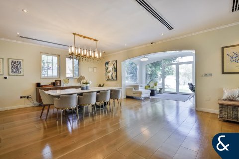 Villa in Legacy, Jumeirah Park, Dubai 4 bedrooms, 403 sq.m. № 75318 - photo 9