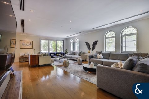 Villa in Legacy, Jumeirah Park, Dubai 4 bedrooms, 403 sq.m. № 75318 - photo 11