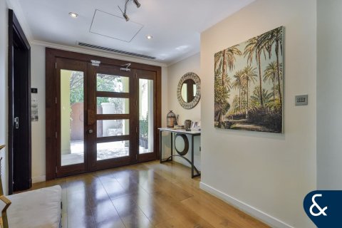 Villa in Legacy, Jumeirah Park, Dubai 4 bedrooms, 403 sq.m. № 75318 - photo 12