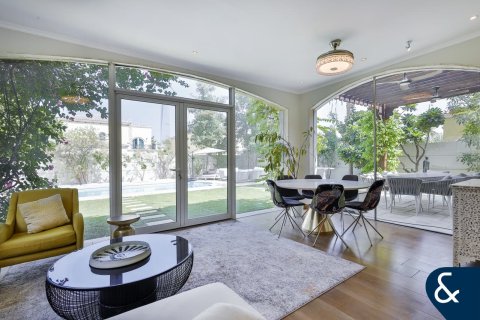 Villa in Legacy, Jumeirah Park, Dubai 4 bedrooms, 403 sq.m. № 75318 - photo 7