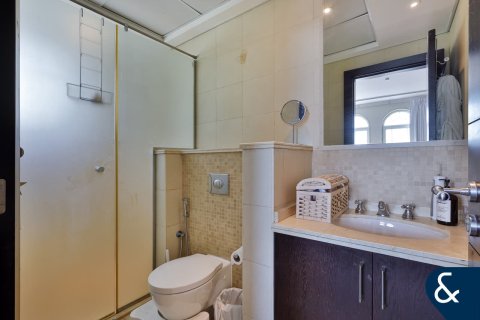 Villa in Legacy, Jumeirah Park, Dubai 4 bedrooms, 403 sq.m. № 75318 - photo 18