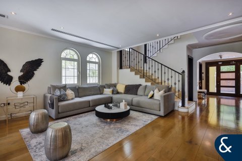 Villa in Legacy, Jumeirah Park, Dubai 4 bedrooms, 403 sq.m. № 75318 - photo 10