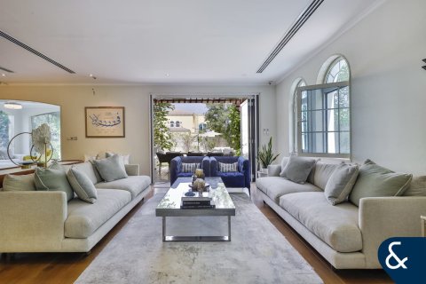 Villa in Legacy, Jumeirah Park, Dubai 4 bedrooms, 403 sq.m. № 75318 - photo 4