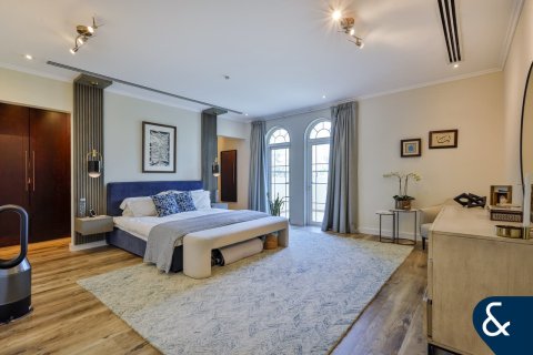 Villa in Legacy, Jumeirah Park, Dubai 4 bedrooms, 403 sq.m. № 75318 - photo 15