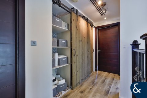 Villa in Legacy, Jumeirah Park, Dubai 4 bedrooms, 403 sq.m. № 75318 - photo 17