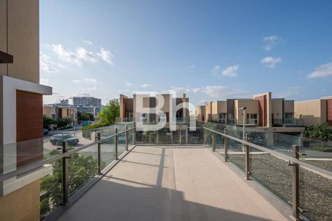 Villa in Dubai Science Park, Dubai 4 bedrooms, 435 sq.m. № 57323 - photo 6