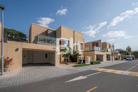 Villa in Dubai Science Park, Dubai 4 bedrooms, 435 sq.m. № 57323 - photo 17