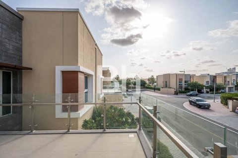 Villa in Dubai Science Park, Dubai 4 bedrooms, 435 sq.m. № 57323 - photo 4