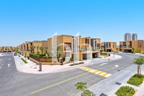 Villa en Dubai Science Park, Dubai, 4 dormitorios, 435 m², № 57323 - foto 2