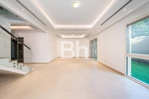 Villa in Dubai Science Park, Dubai 4 bedrooms, 435 sq.m. № 57323 - photo 7