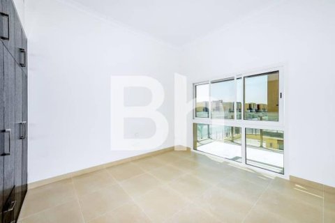 Villa in Dubai Science Park, Dubai 4 bedrooms, 435 sq.m. № 57323 - photo 14