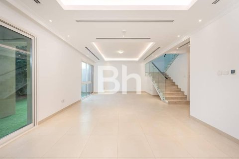 Villa in Dubai Science Park, Dubai 4 bedrooms, 435 sq.m. № 57323 - photo 9
