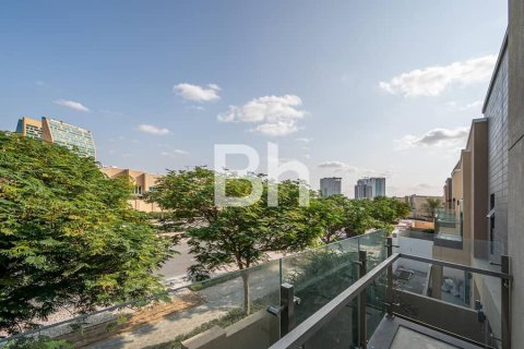 Villa in Dubai Science Park, Dubai 4 bedrooms, 435 sq.m. № 57323 - photo 2