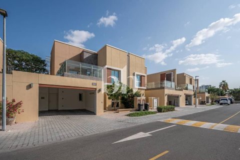 Villa en Dubai Science Park, Dubai, 4 dormitorios, 435 m², № 57323 - foto 3