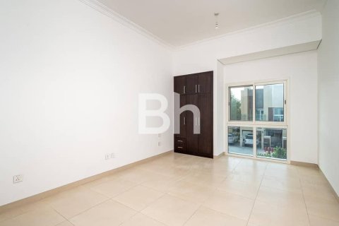 Villa in Dubai Science Park, Dubai 4 bedrooms, 435 sq.m. № 57323 - photo 12