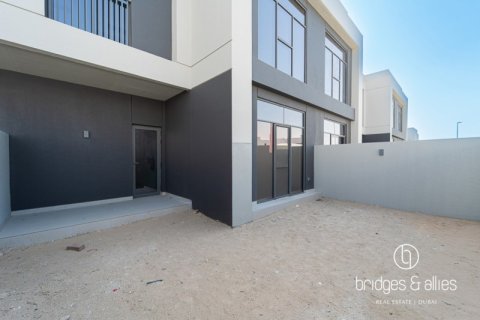 Villa in Dubai South (Dubai World Central), Dubai 3 bedrooms, 189 sq.m. № 78038 - photo 2