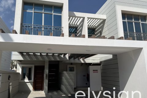 Villa en Al Furjan, Dubai, 3 dormitorios, 182 m², № 37916 - foto 1