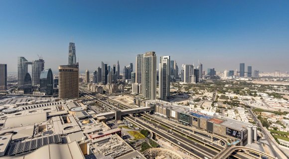 قطاع العقارات الفاخرة في دبي يكتسب زخماً: ارتفعت مبيعات العقارات التي تزيد قيمتها عن 1.36 مليون دولار بنسبة 21.4% خلال شهر ونصف