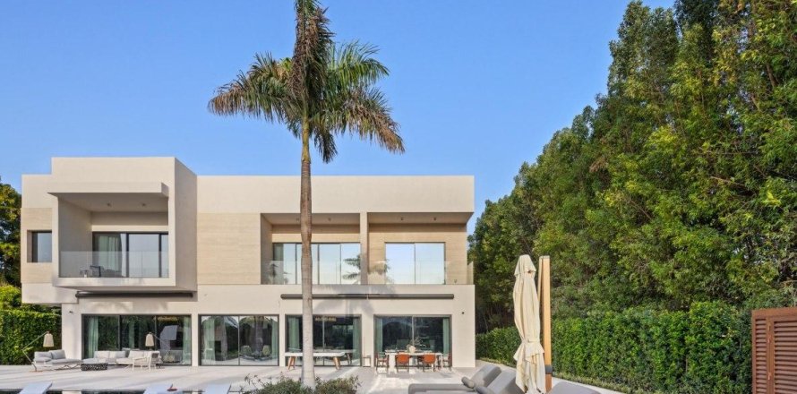 Villa en Dubai, 6 dormitorios, 929 m², № 104576