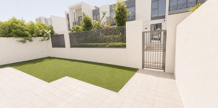 Таунхаус в Дубае, 4 спальни, 230м², № 112440